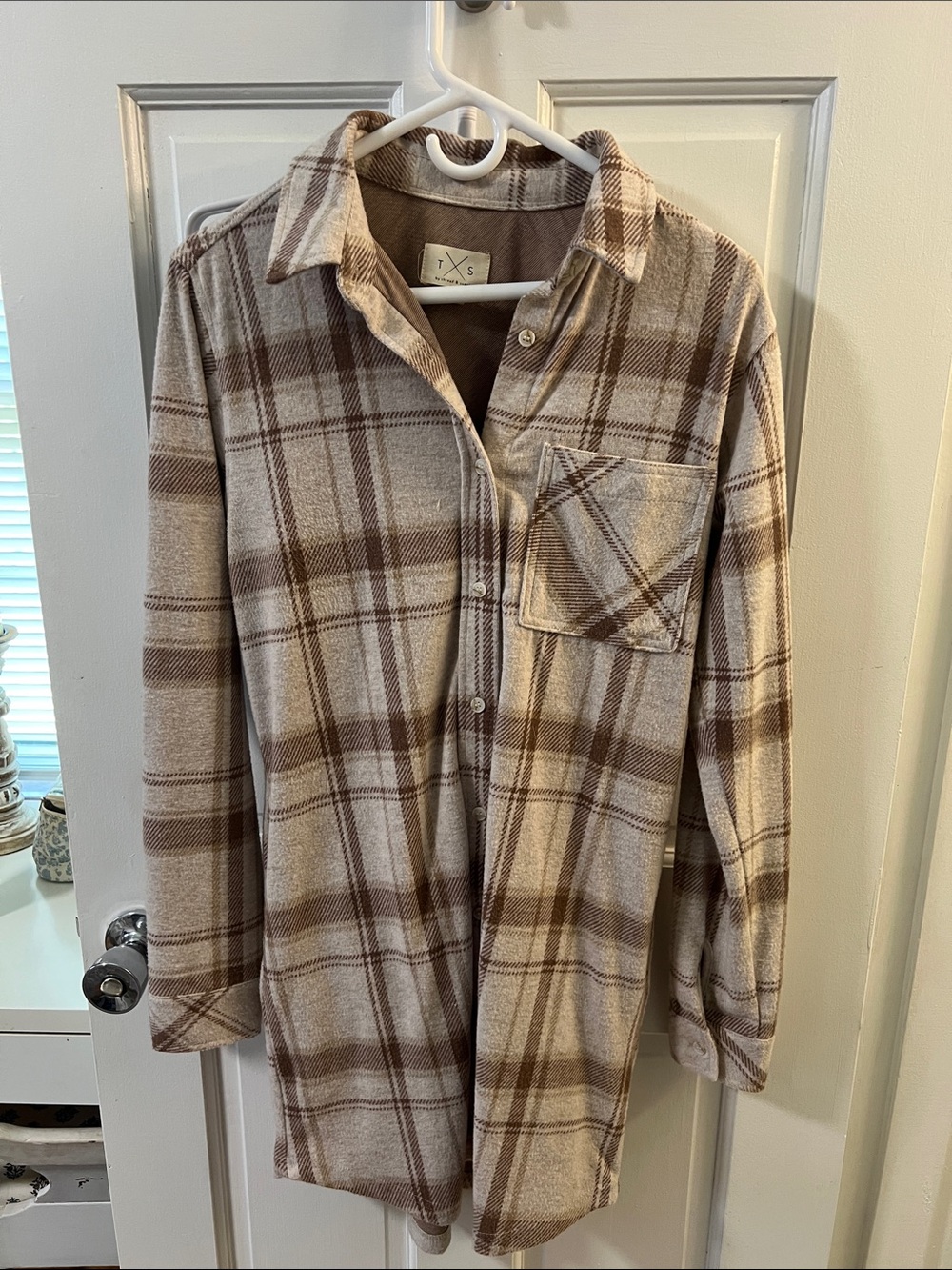 Women’s Tan & Brown Plaid Button-Up Shirt